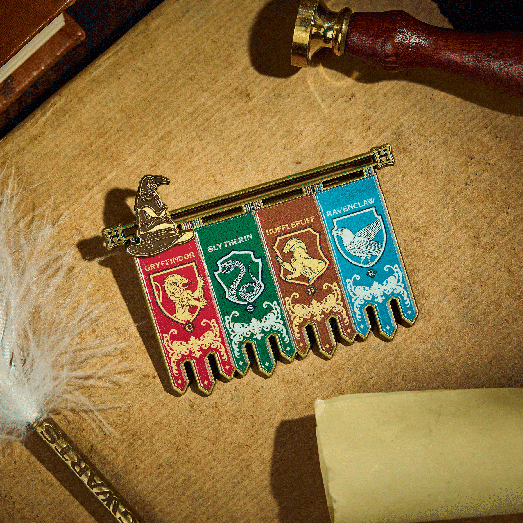 Hogwarts Crest Sliding Pin